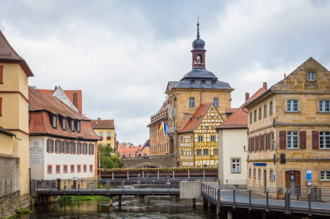 Blick auf Altstadt von Bamberg mit altem Rathaus